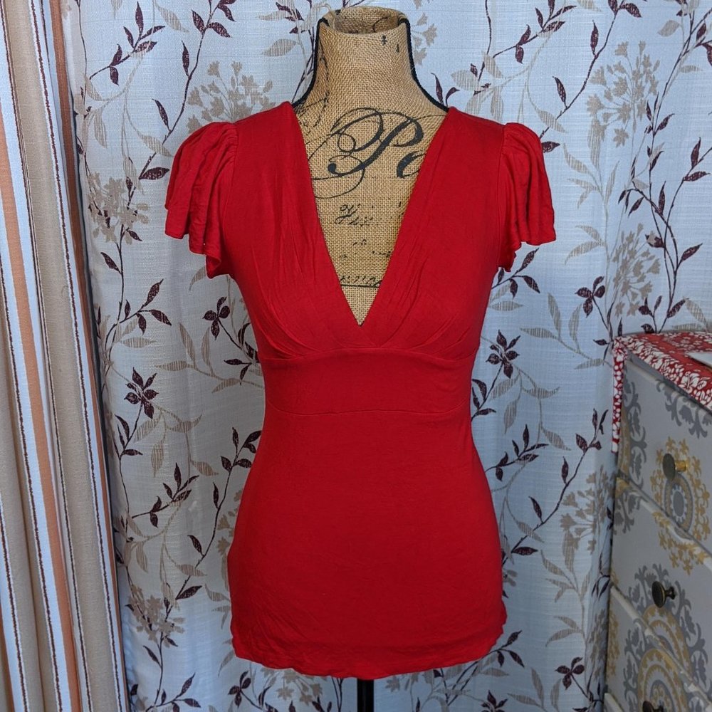 Wrapper, Red Shirt with a back tie. Size: M.